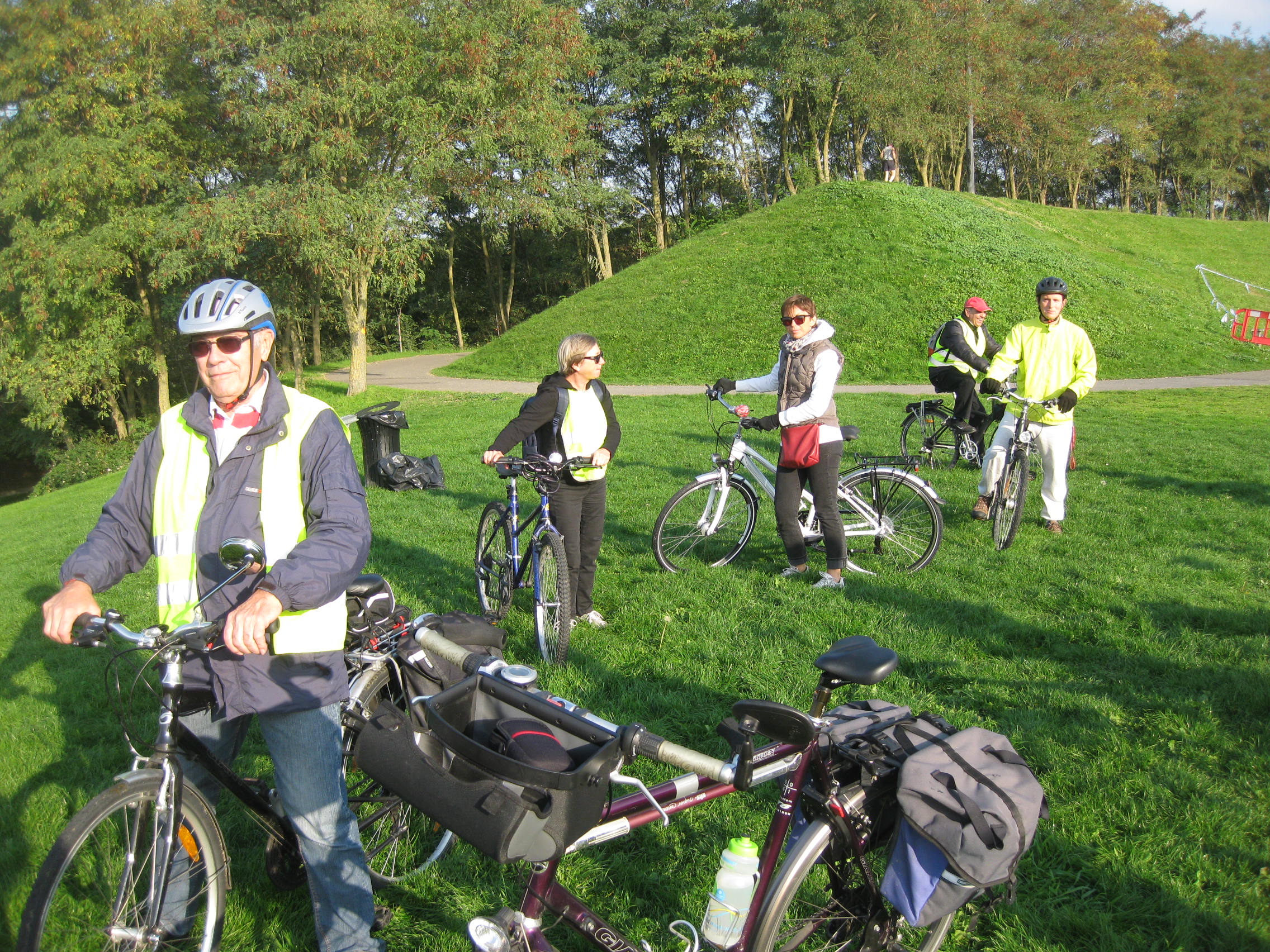 Nous reprenons les vélos pour le retour.