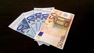 320px-euro_banknotes