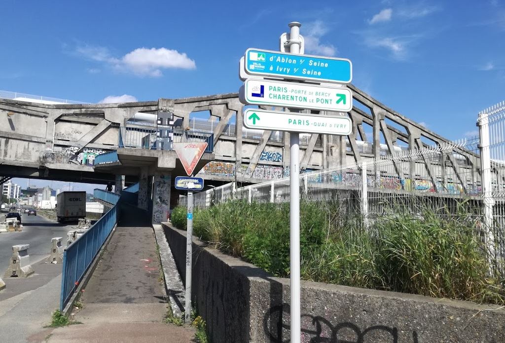 Passerelle industrilel Ivry Charenton.JPG