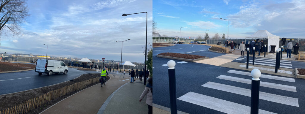Deux photos accolées horizontalement. A gauche une vue d'ensemble avec une camionnette qui sort du rond-point, au milieu une cycliste en habit fluo de dos, à droite des piétons, et a fond des barnums blancs pour l'inauguration. Photo de droite, une vue du passage piéton avant les barnums, avec des poteaux de protection noirs et blancs. Un enrobé clair est visible sur une partie de la chaussée, matérialisant la continuité de la piste cyclable sur la chaussée pour les automobiles.